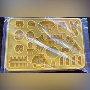NEW The Pampered Chef Spring Cookie Mold Yellow Silicone Bunny Easter